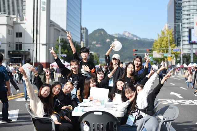 ▲ 서울문화재단이 '서울거리예술축제 2019'의 자원활동가 '길동이'를 8월 18일까지 모집한다.ⓒ서울문화재단