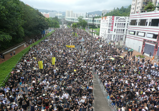 ▲ 14일 홍콩 샤틴 시위행진 장면. 11만 5천명 (주최측 추산)이 참가했다.ⓒ허동혁