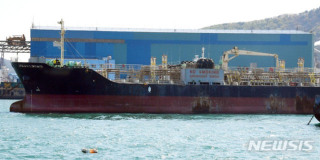 ▲ 부산 감천항에 억류돼 있는 파나마 선적 '카트린'호. 대북 석유환적을 한 혐의를 받았다. 곧 고철처리될 예정이다. ⓒ뉴시스. 무단전재 및 재배포 금지.