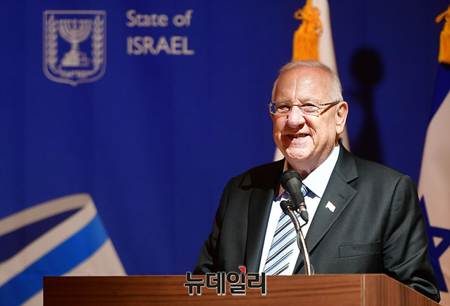 ▲ 전경련과 주한 이스라엘 경제무역 대표부가 공동주최한 한국-이스라엘 경제포럼에서 기조연설을 하는 리우벤 리블린 이스라엘 대통령. ⓒ정상윤 기자