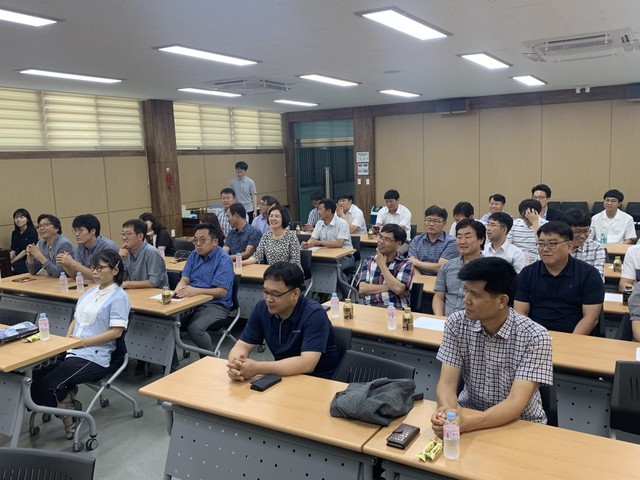 ▲ 단양군 관내 학교 행동강령책임관과 행정실장이 청렴교육을 받고 있다.ⓒ단양교육지원청