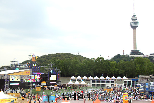 ▲ 17일 개막한 대구 치맥페스티벌이 5일간 두류공원과 평화시장·서부시장·이월드 일원에서 펼쳐진다.ⓒ이지연 기자