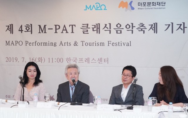 ▲ 지난 16일 서울 중구 프레스센터에서 '제4회 M-PAT(엠팻) 클래식음악축제' 기자간담회가 열렸다. 왼쪽부터 소프라노 최윤정, 바리톤 박수길, 이창기 마포문화재단 대표, 연출가 이회수.ⓒ마포문화재단