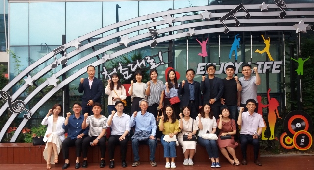 ▲ 포항시 정책기획단이 젊음의 거리 일원에서 현장투어 토크를 실시했다.ⓒ포항시