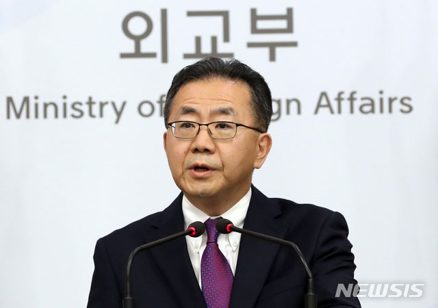 ▲ 김인철 외교부 대변인은 18일 정례브리핑에서 