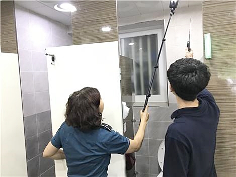 ▲ 대구시설공단과 중부서가 도심공원 불법카메라 합동점검을 실시했다.ⓒ대구시