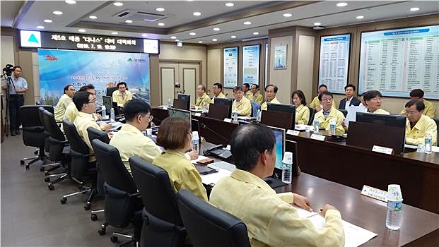 ▲ 태풍 다나스에 대비해 대구시가 19일 오전 협업부서 및 구‧군 국장 긴급회의를 가졌다.ⓒ대구시
