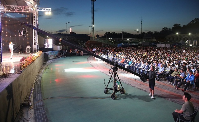 ▲ ‘제16회 추풍령가요제’가 포도축제와 연계해 다음달 31일 열린다. 사진은 지난해 ‘추풍령가요제’ 모습.ⓒ영동군