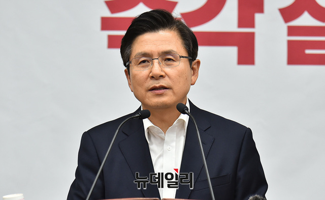 ▲ 황교안 자유한국당 대표가 19일 오후 국회에서 열린 의원총회에서 모두발언을 하고 있다.ⓒ이종현 기자