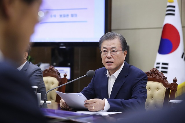 ▲ 문재인 대통령이 22일 청와대에서 열린 수석·보좌관회의에서 발언하고 있다. ⓒ청와대