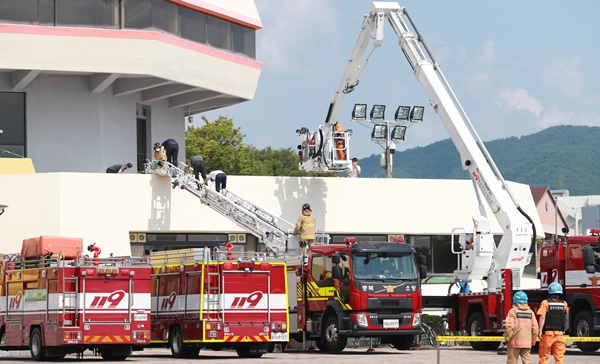 ▲ 충주무예마스터십 성공개최를 위한 복합재난 긴급 구조 훈련이 23일 충주체육관 앞 광장에서 열렸다.ⓒ2019충주세계무예마스터십 조직위원회