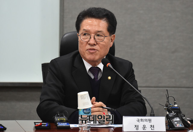 ▲ 23일 실천교사모임은 상산고 자사고 지위 유지를 주장한 정운천 바른미래당 의원(사진)을 비롯한 151명의 국회의원에 대해 직권남용 혐의로 전주지방검찰청에 고발했다. ⓒ 뉴데일리 DB