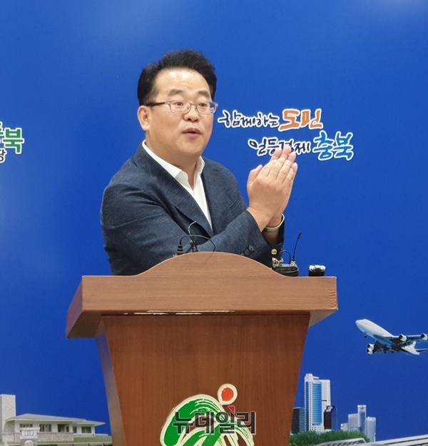 ▲ 권성욱 충북테크노파크 산업기획팀장이 24일 충북도청에서 ‘충북 스마트안전제어 규제자유특구’ 지정 의미에 대해 설명하고 있다.ⓒ박근주 기자