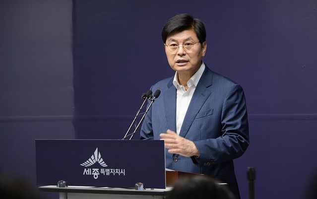 ▲ 이춘희 시장이 25일 정례브리핑을 통해 “올해 축제는 2016년부터 지난해까지 4월 봄꽃축제와 8월 복숭아판촉전으로 나눠 열었던 행사를 하나로 통합해 종합축제로 열린다”고 밝혔다.ⓒ세종시