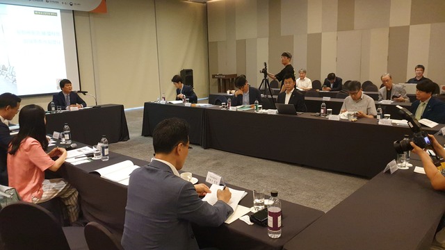 ▲ 25일 서울 메이필드에서 열린 항공산업전망세미나에서 항공업계 관계자들이 산업 미래와 관련해 토론하고 있다ⓒ박성수 기자