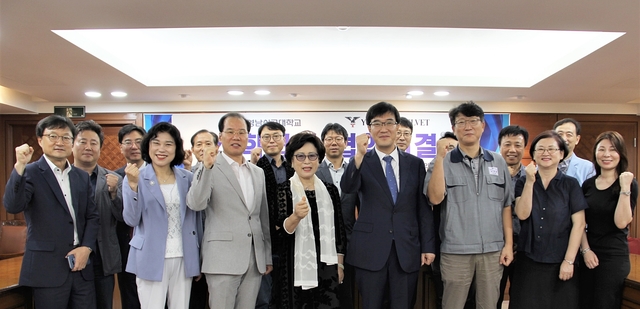 ▲ 영남이공대가 25일 영도벨벳과 산학협력 협약식을 가졌다.ⓒ영남이공대