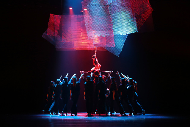 ▲ 대구에서 24년만에 개최되는 ‘제28회 전국무용제’는 ‘일상이 예술이다’를 주제로 16개 시도 대표 무용단이 경연제로 참가해 열띤 경쟁을 벌인다.사진은 사전축제 전효진댄스컴퍼니 공연 장면.ⓒ대구무용협회