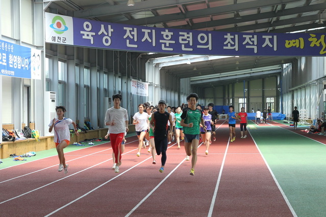 ▲ 육상 국가대표 후보선수단이 29일부터 8월 7일까지 하계전지훈련을 위해 예천군을 찾아 훈련에 들어갔다.ⓒ예천군