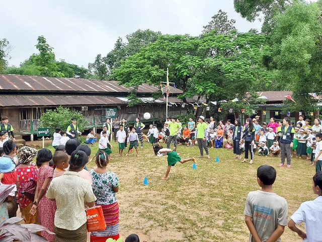 ▲ 대구대 해외봉사단 학생들과 현지 주민들이 마을운동회에서 함께 즐기고 있다.ⓒ대구대