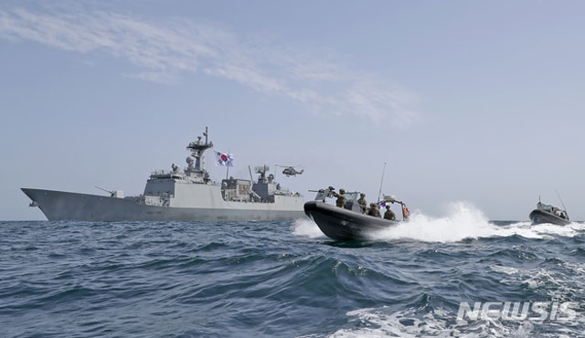 ▲ 지난 3월 해군 대조영함과 청해부대원들이 29진으로 출발하기 전 훈련을 하는 모습. ⓒ뉴시스. 무단전재 및 재배포 금지.