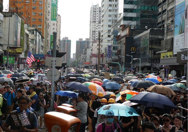 ▲ 27일 홍콩 옌롱(元朗) 시위 행진장면.ⓒ허동혁