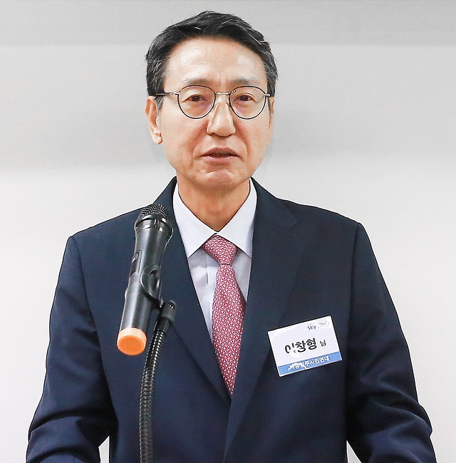 ▲ 자시연은 총회에서 이창형(사진) 씨를 초대회장으로 만장일치 선출했다. 사진은 이 회장이 수락인사 및 대회사를 하고 있는 모습 ⓒ스카이데일리