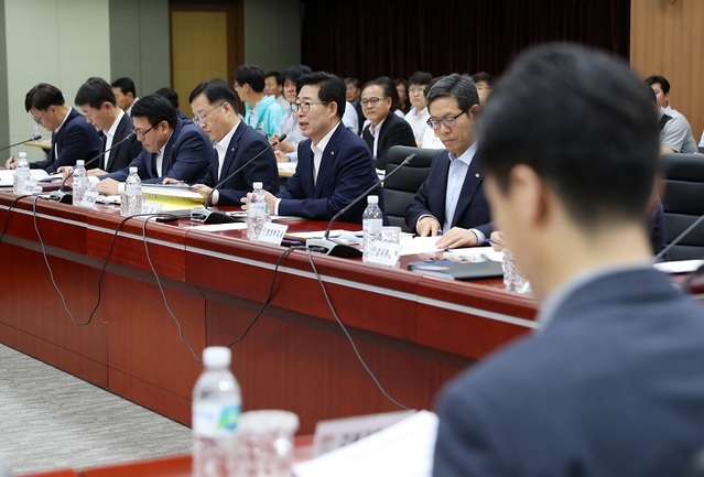 ▲ 양승조 충남도지사가 29일 도청에서 확대간부회의를 열고 2020계룡세계군문화엑스포와 관련 차질 없는 준비를 당부하고 있다.ⓒ충남도