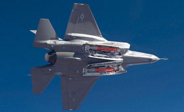 ▲ 미공군이 F-35A 스텔스 전투기에 신형 B61-12 전술핵무기를 탑재·운용하는 시험을 하고 있다. ⓒ위키피디아-미공군 공개사진.