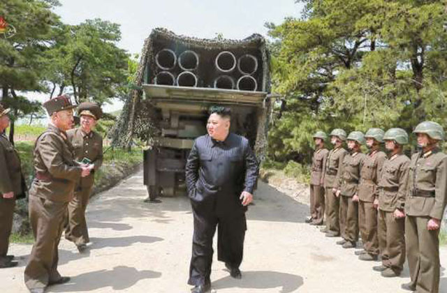 ▲ 북한이 지난 5월 4일 신형 단거리 탄도미사일과 함께 발사했던 대구경 방사포. ⓒ뉴시스. 무단전재 및 재배포 금지.