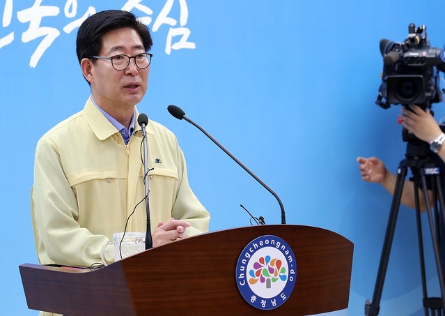 ▲ 양승조 충남도지사가 2일 도청 기자회견장에서 일본의 백색국가 제외에 대한 도의 대응책과 관련해 발표하고 있다.ⓒ충남도