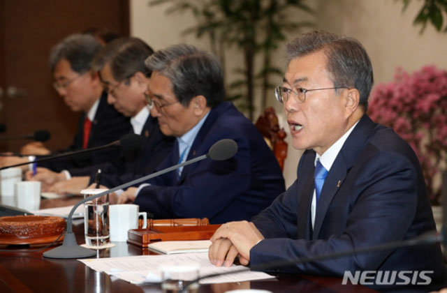 ▲ 문재인 대통령이 지난 3월 4일 청와대에서 국가안보회의(NSC) 전체회의를 주재하는 모습. ⓒ뉴시스. 무단전재 및 재배포 금지.