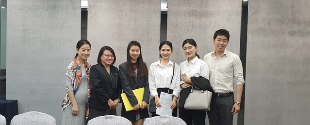 ▲ 김원식 교수(제일 오른쪽)와 해외취업 확정 학생들.ⓒ대경대