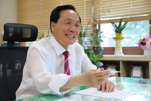 ▲ 의성군은 오는 22일까지 공무원을 대상으로 ‘규제혁신 과제 발굴 공모전’을 시행한다. 사진은 김주수 의성군수.ⓒ의성군