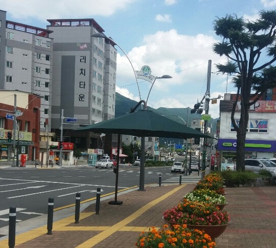 ▲ 청도군은 그늘막 2개소 설치·운영하고 지역자율방재단, 재난도우미 예찰활동 강화 등 폭염대응 온열질환 인명피해 예방에 총력을 기울이고 있다.ⓒ청도군