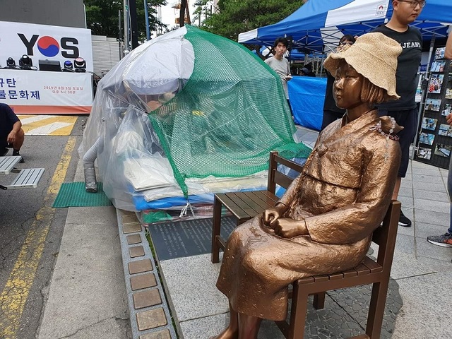 ▲ 지난 2일 일본이 한국에 대해 백색국가 제외하며 2차 경제보복에 나선 가운데 대한민국 정부가 공식적인 대응에 나섰다. 사진은 청주 평화의 소녀상.ⓒ이재표 전 언론인