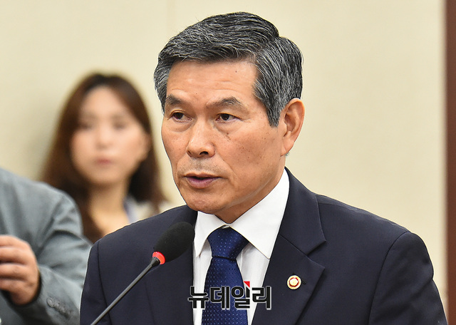 ▲ 정경두 국방부 장관이 5일 오전 국회에서 열린 국방위원회 전체회의에 참석해 현안보고를 하고 있다. ⓒ이종현 기자