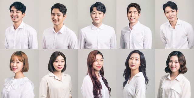 ▲ (윗줄 왼쪽부터) 황성준, 오희중, 김동원, 김현민, 김의건.(아랫줄 왼쪽부터) 맹승지, 권진란, 박새난, 최윤영, 이상희.ⓒ연우무대