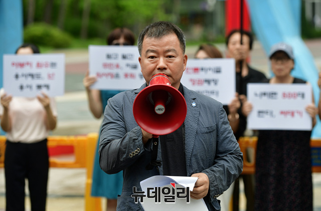 ▲ 김기수 변호사가 방송통신심의규정 등을 위반한 MBC를 규탄하고 있다.ⓒ정상윤 기자