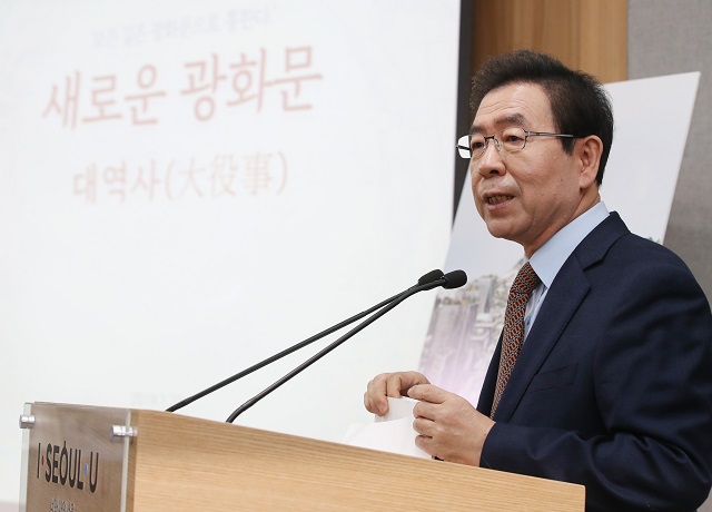 ▲ 박원순 서울시장은 과거 한 언론사와의 인터뷰에서 “광화문 네거리에서 ‘김일성 만세’라고 부르면 어떻게 하느냐는 우려는, 헌법에 나와 있는 표현의 자유를 스스로 포기하고 이를 억압하겠다는 뜻”이라고 말해 논란이 됐었다. ⓒ뉴시스