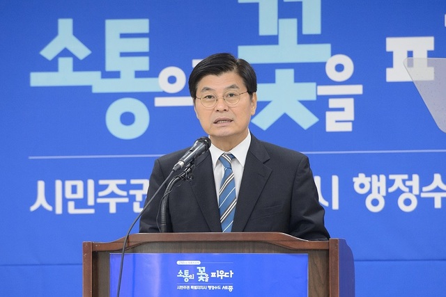 ▲ 이춘희 세종시장이 8일 오전 세종시 도담동 싱싱장터 문화관에서 정례브리핑을 갖고 “일본의 수출규제와 백색국가 배제로 인해 피해가 우려되는 관내 기업들에 중기육성자금 100억원을 지원하겠다”고 밝혔다.ⓒ세종시