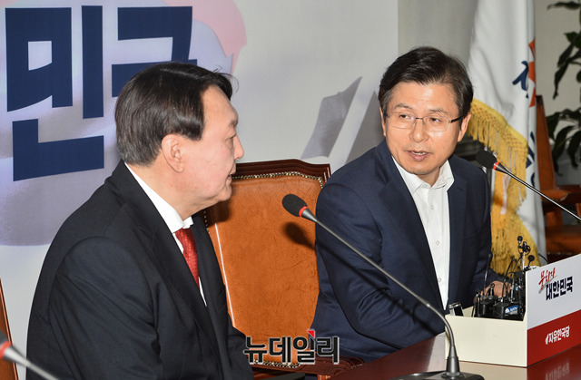 ▲ 윤석열 신임 검찰 총장이 8일 오전 국회에서 황교안 자유한국당 대표를 예방했다. ⓒ박성원 기자