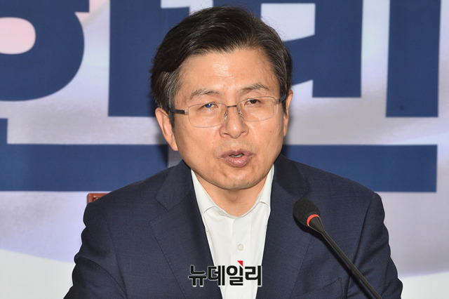 ▲ 황교안 자유한국당 대표가 8일 오전 국회에서 열린 최고위원회의에서 모두발언을 하고 있다. ⓒ박성원 기자