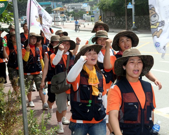 ▲ 원주시 관내 청소년들이 '청소년 국토순례'행사를 갖고 있다.ⓒ원주시