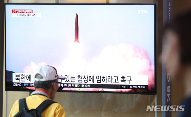 ▲ 북한이 10일 새벽 단거리 탄도미사일로 추정되는  미상의 발사체 2발을 쏘아올렸다. 기사와 관련 없는 자료 사진. ⓒ뉴시스