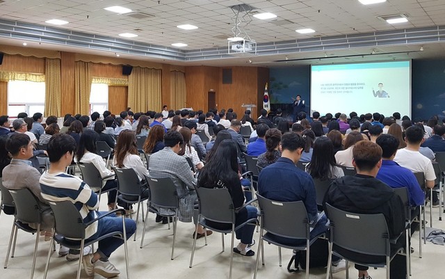 ▲ 제천시가 이상천 시장의 공약사업인 '적극행정 공무원 보호관제'운영을 위해 공무원을 대상으로 실천 사례 교육을 펼치고 있다.ⓒ제천시