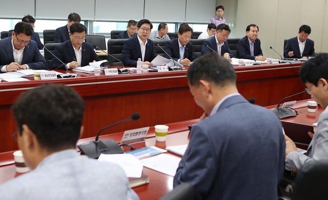 ▲ 양승조 충남도지사가 12일 도청에서 실국원장회의를 주재하고 있다.ⓒ충남도