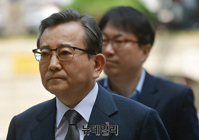 ▲ 건설업자 윤중천(58)씨 등으로부터 뇌물을 받은 혐의로 구속기소된 김학의(62·사법연수원 14기) 전 법무부 차관이 13일 자신의 첫 재판에서 공소사실을 전면 부인했다. ⓒ정상윤 기자