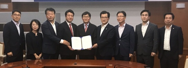 ▲ 충북도, 청주시와 ㈜네추럴에프앤피는 13일 충북도청에서 청주시 오창읍에 400억원 규모의 투자 협약을 체결했다.ⓒ충북도