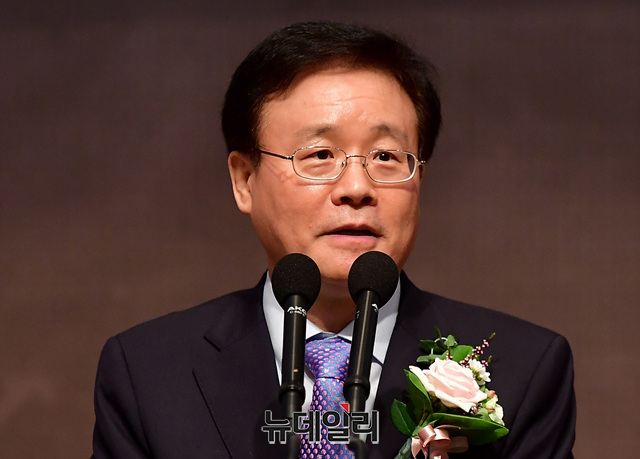 ▲ 14일 프레스센터에서 열린 제12회 우남이승만애국상 대상을 수상한 유동열 원장이 수상소감을 말하고 있다. ⓒ정상윤 기자