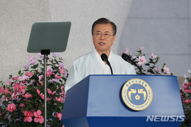 ▲ 문재인 대통령이 15일 오전 천안 독립기념관 겨레의 집에서 열린 제74주년 광복절 경축식에서 경축사를 하고 있다. ⓒ뉴시스